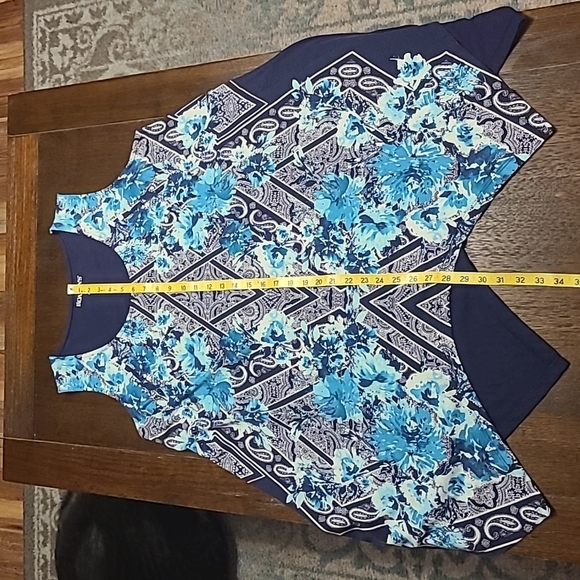 Roaman's Shark Bite Floral Top - Picture 7 of 9